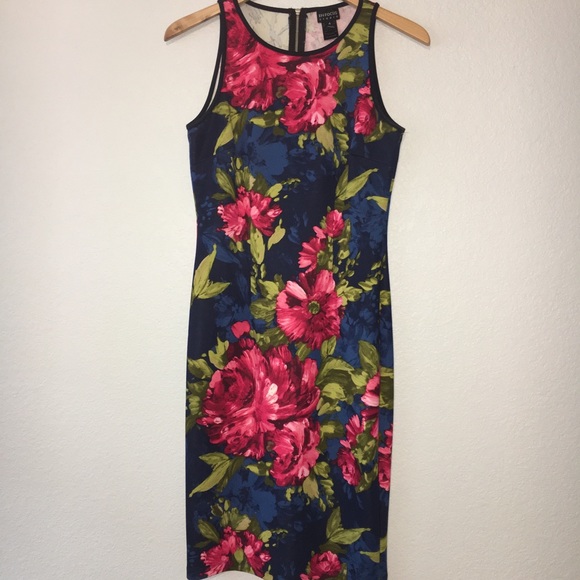 Dresses & Skirts - Sheath dress